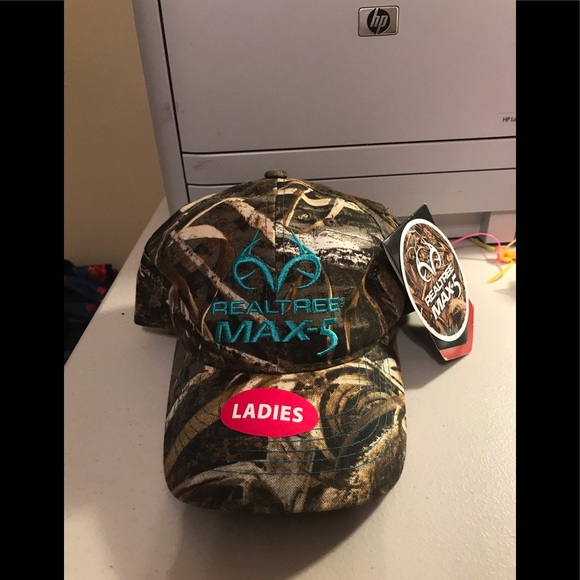 Realtree Accessories - New Real Tree Camo baseball cap